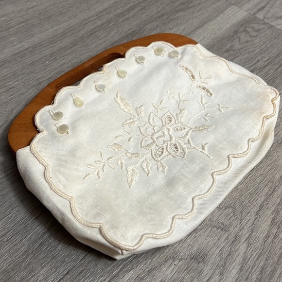 Vintage Linen Handmade Handbag Purse White Wooden Handle With Flower Embroidery - Picture 3 of 10